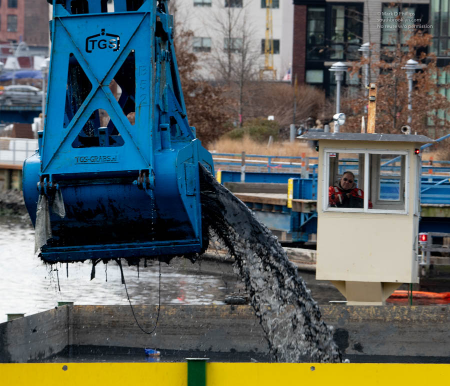 EPA Superfund dredging of the Gowanus Canal on December 30, 2020. ©Mark D Phillips